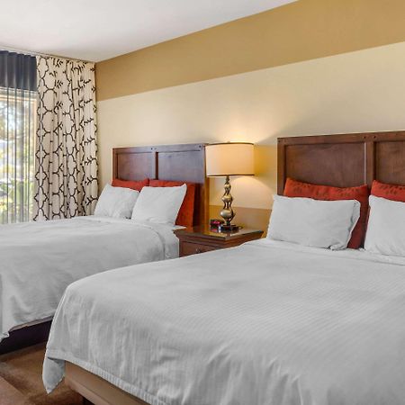 סאנטי Carlton Oaks Lodge, Ascend Hotel Collection מראה חיצוני תמונה