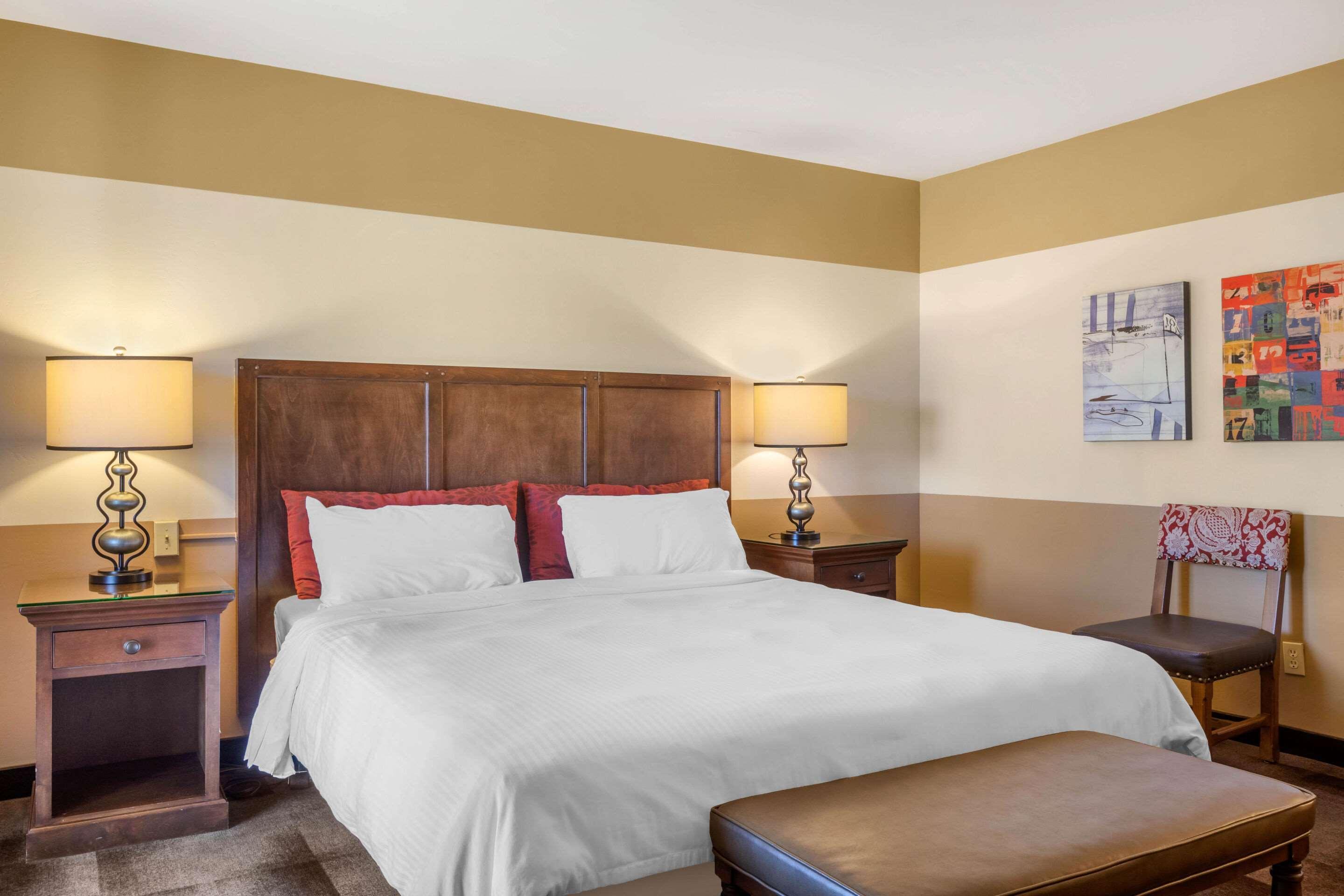 סאנטי Carlton Oaks Lodge, Ascend Hotel Collection מראה חיצוני תמונה