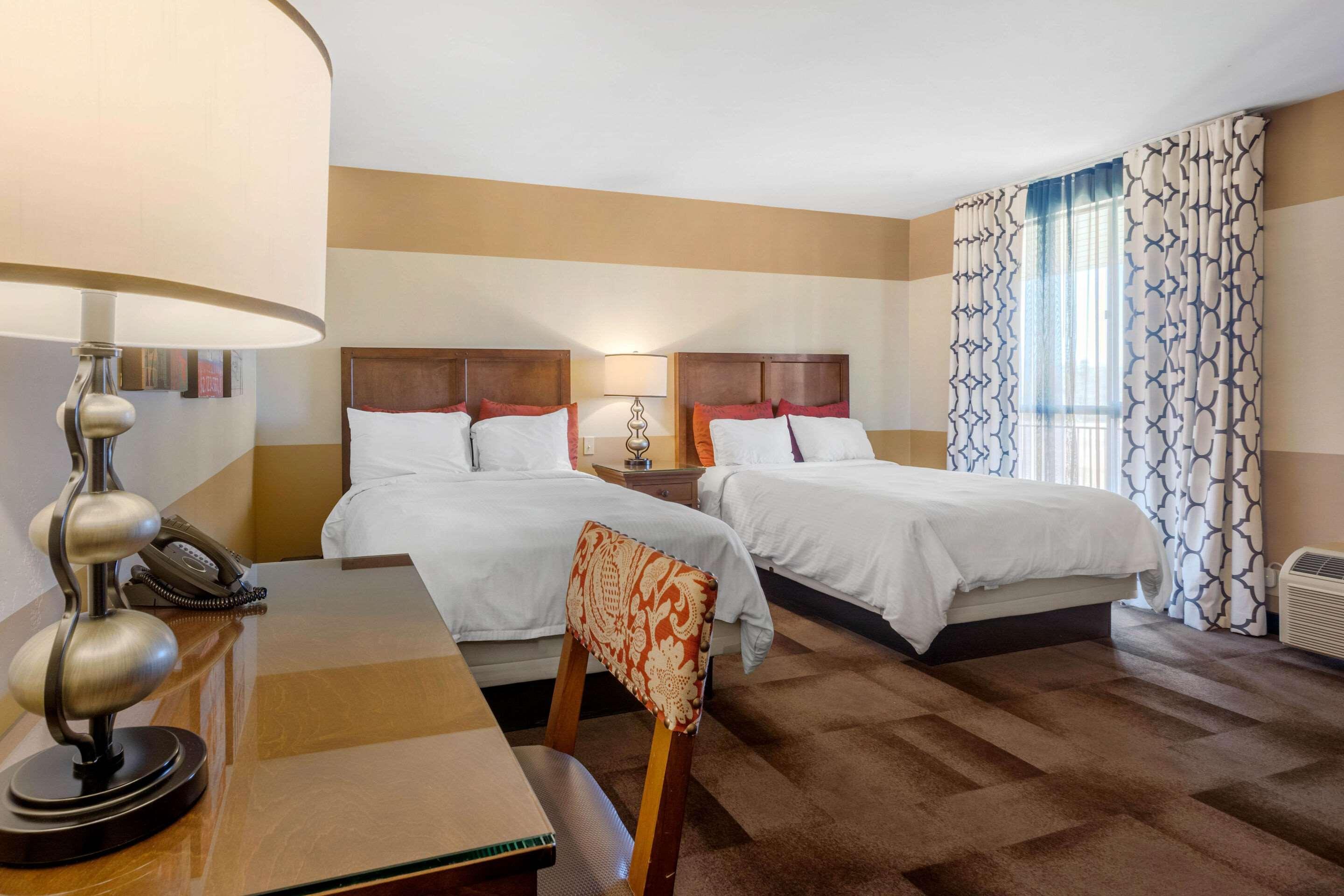 סאנטי Carlton Oaks Lodge, Ascend Hotel Collection מראה חיצוני תמונה
