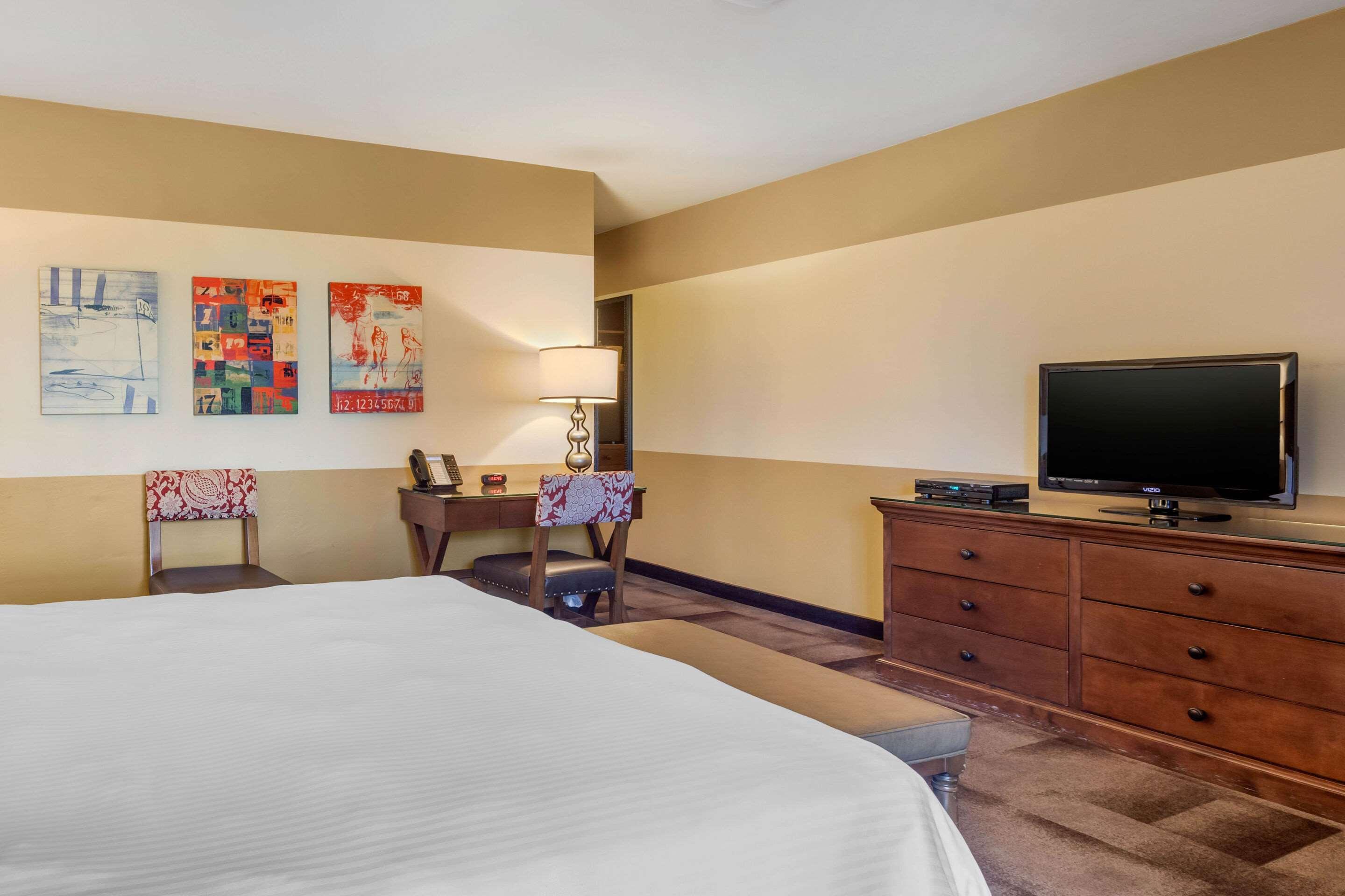 סאנטי Carlton Oaks Lodge, Ascend Hotel Collection מראה חיצוני תמונה