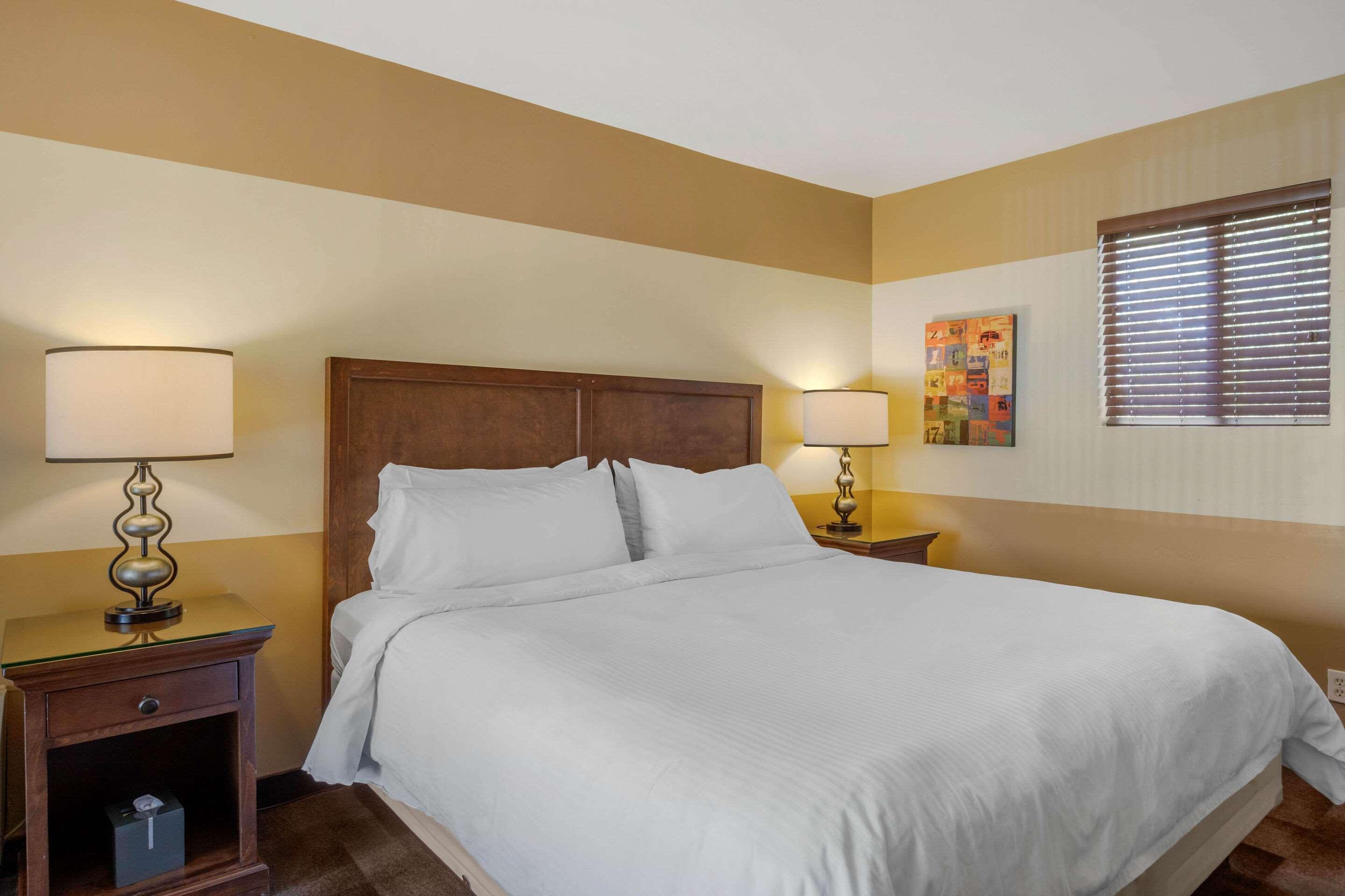 סאנטי Carlton Oaks Lodge, Ascend Hotel Collection מראה חיצוני תמונה