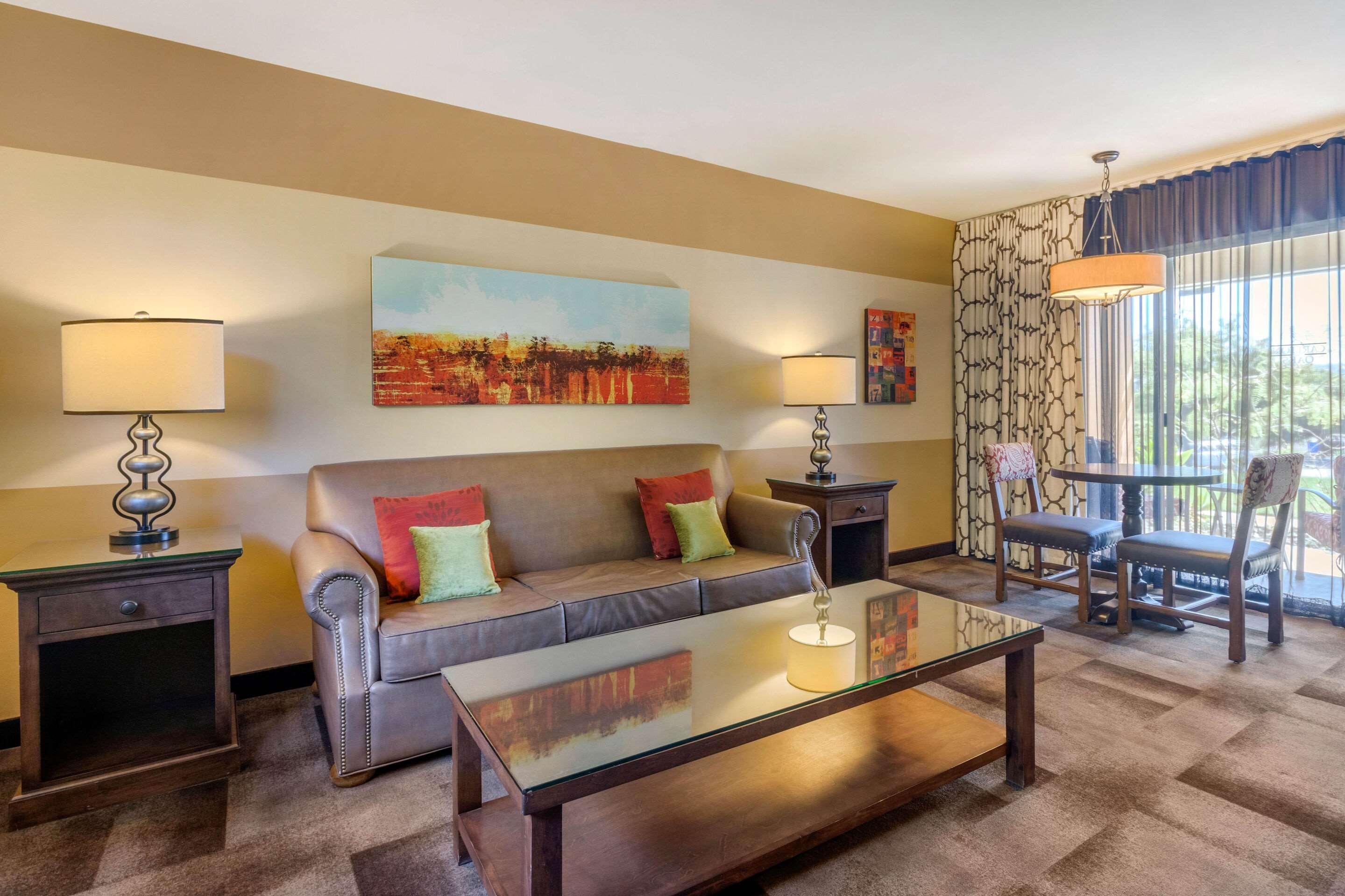 סאנטי Carlton Oaks Lodge, Ascend Hotel Collection מראה חיצוני תמונה