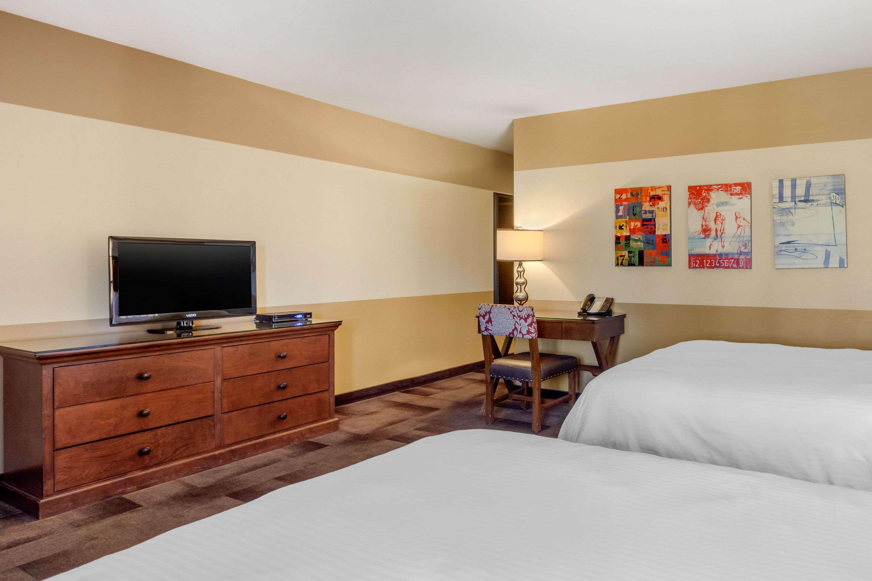 סאנטי Carlton Oaks Lodge, Ascend Hotel Collection מראה חיצוני תמונה