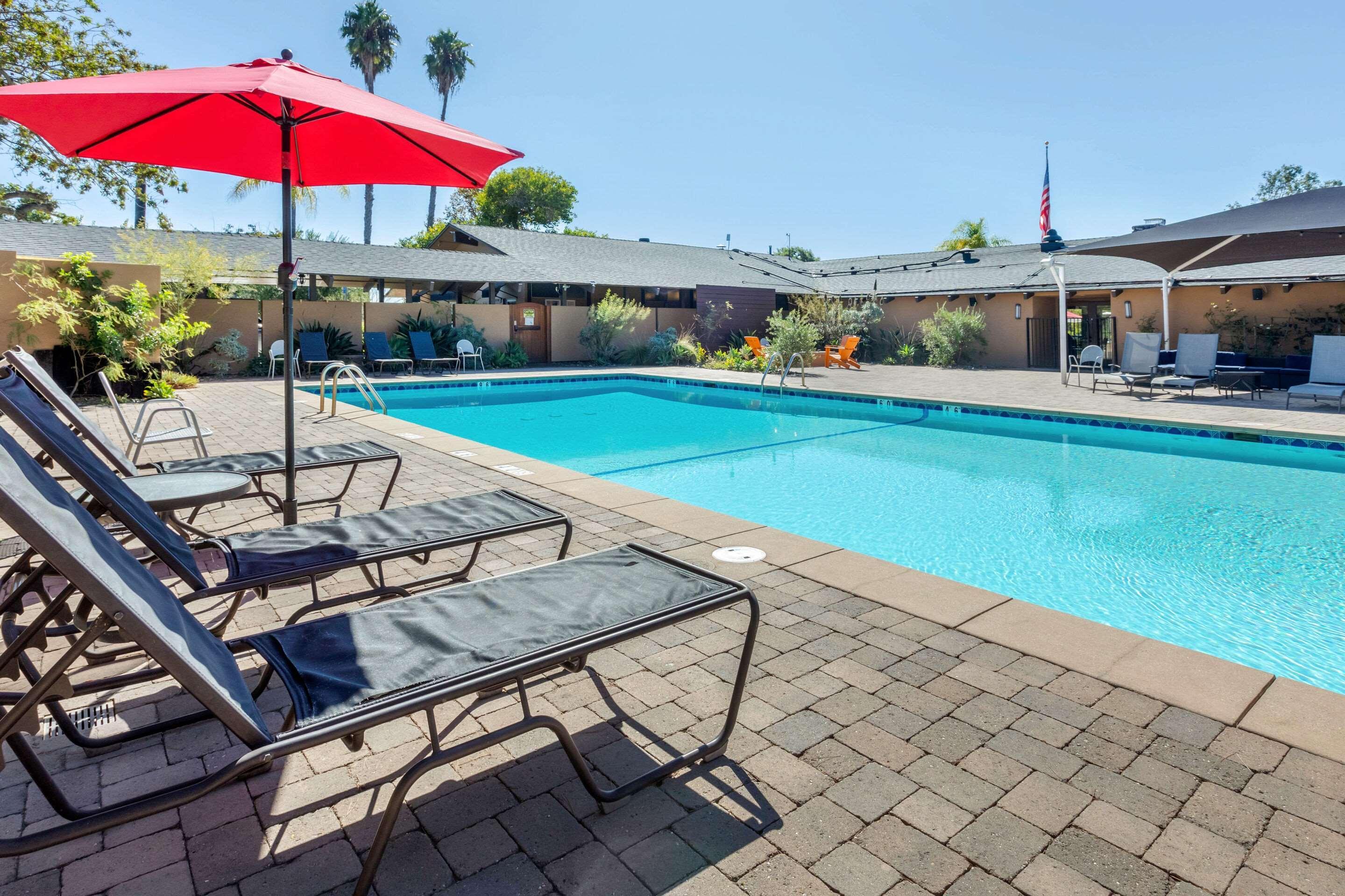 סאנטי Carlton Oaks Lodge, Ascend Hotel Collection מראה חיצוני תמונה
