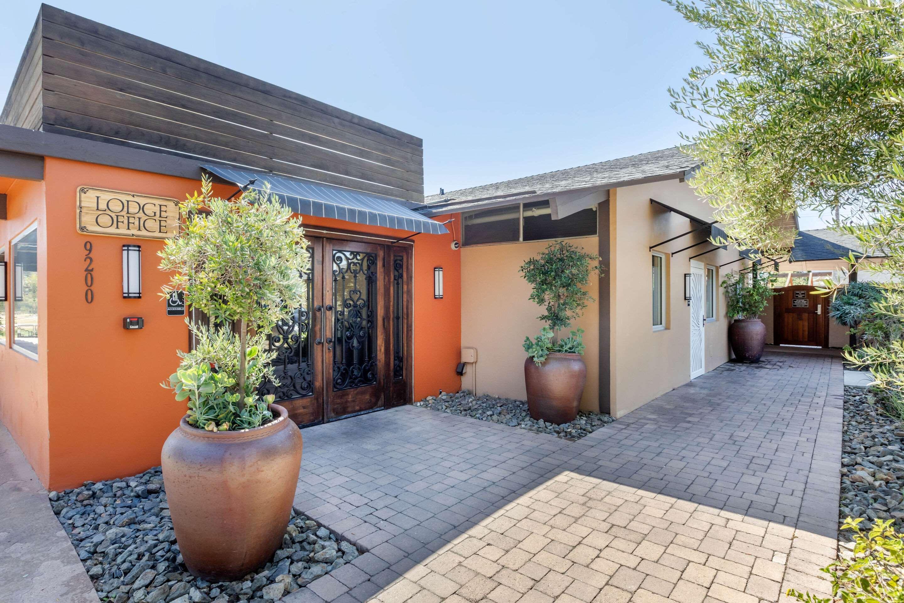 סאנטי Carlton Oaks Lodge, Ascend Hotel Collection מראה חיצוני תמונה