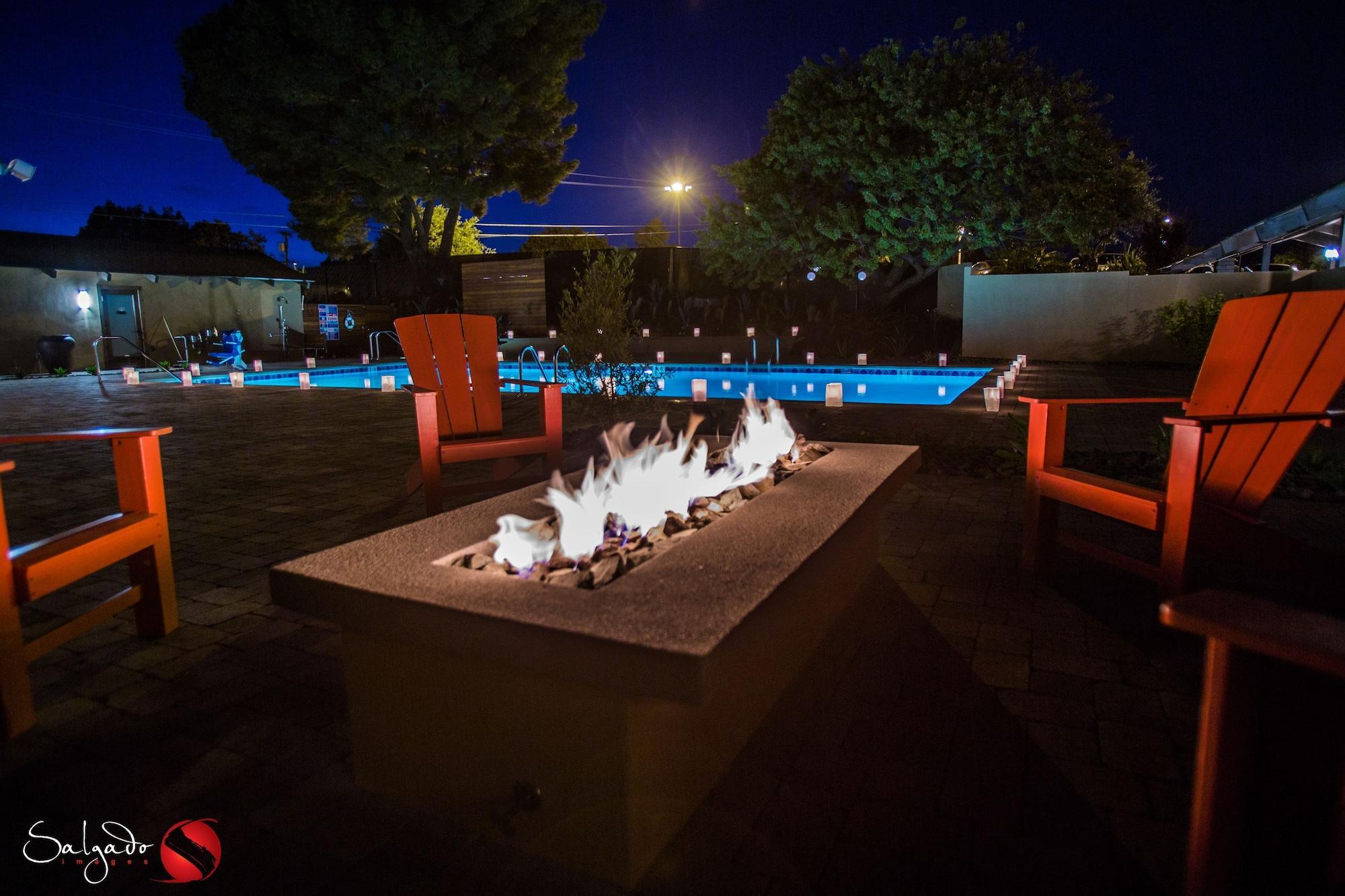 סאנטי Carlton Oaks Lodge, Ascend Hotel Collection מראה חיצוני תמונה