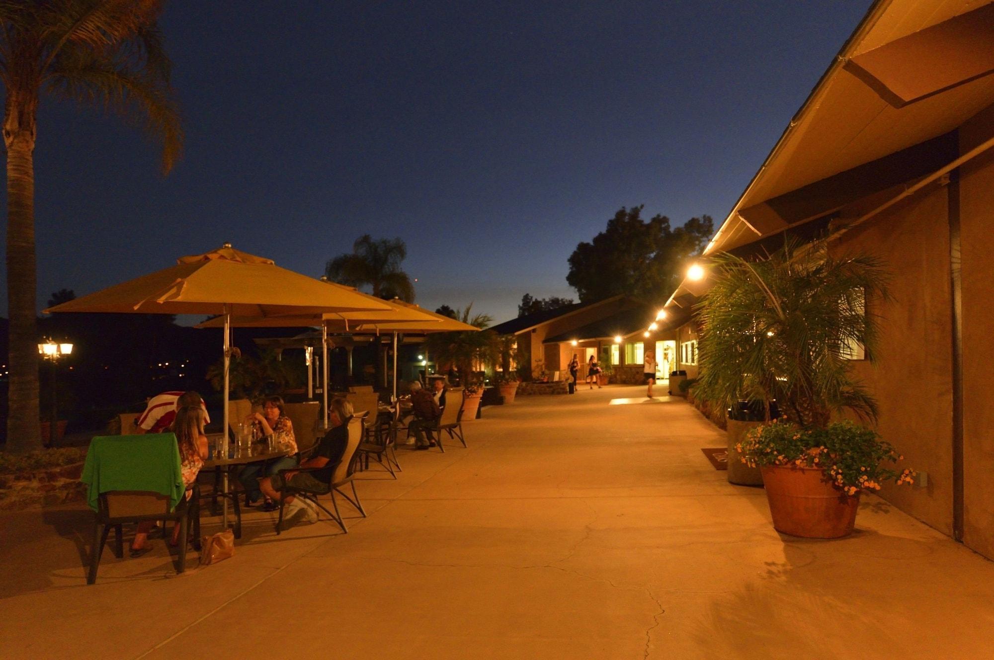 סאנטי Carlton Oaks Lodge, Ascend Hotel Collection מראה חיצוני תמונה