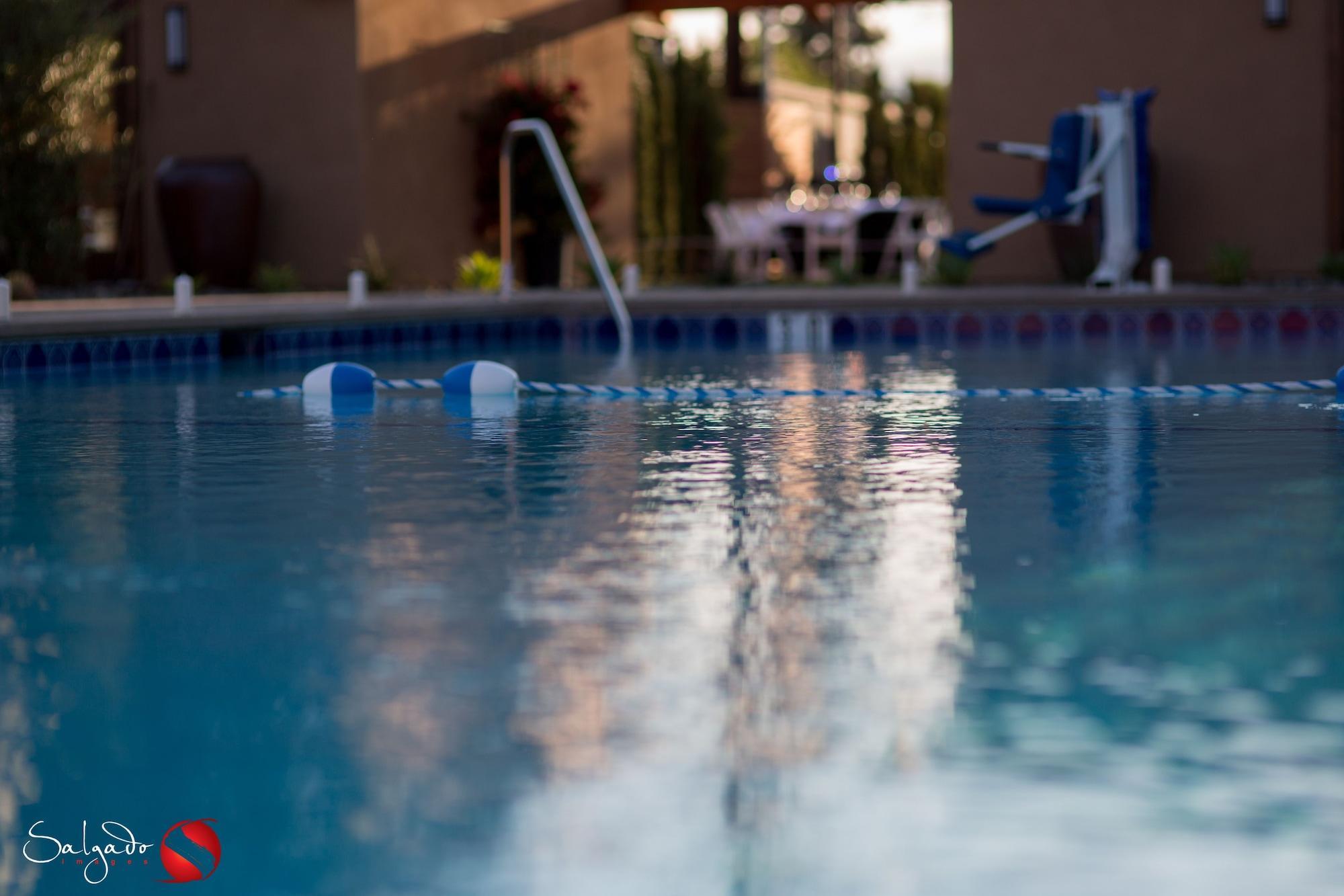סאנטי Carlton Oaks Lodge, Ascend Hotel Collection מראה חיצוני תמונה