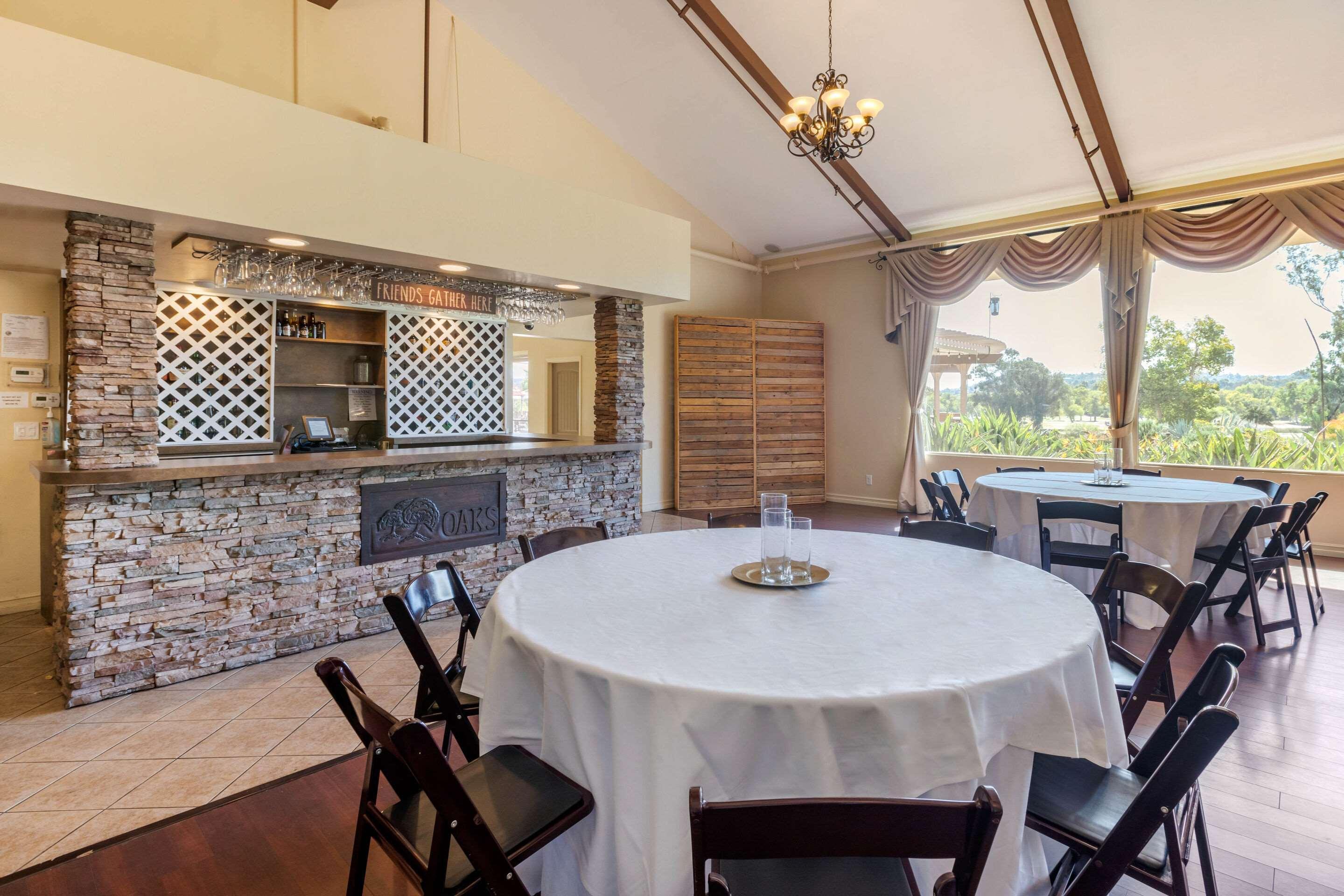 סאנטי Carlton Oaks Lodge, Ascend Hotel Collection מראה חיצוני תמונה
