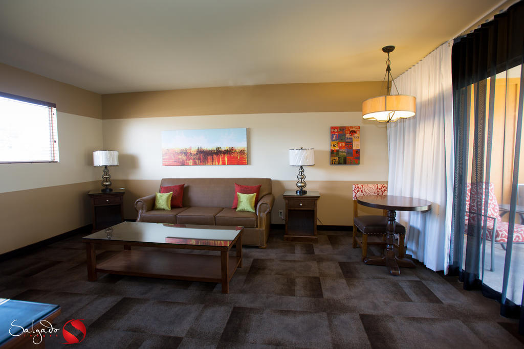 סאנטי Carlton Oaks Lodge, Ascend Hotel Collection מראה חיצוני תמונה